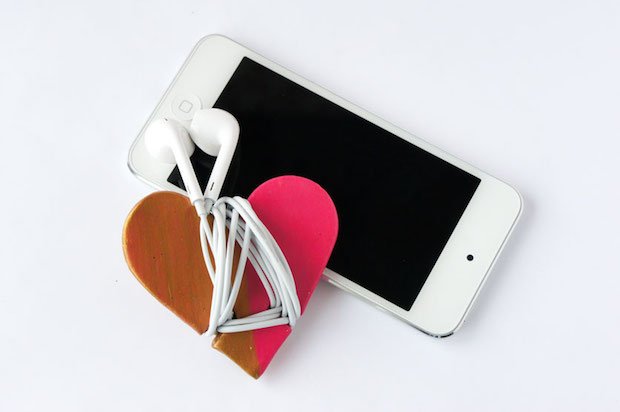 repairworld861's tweet photo. Good afternoon. February is the month of love!! If you know someone who has a broken phone help them fix them!! its love month!!❤️💘💓💝 
tomorrow is love day!!  fix one of those love phones! https://t.co/39KRf2ejzL