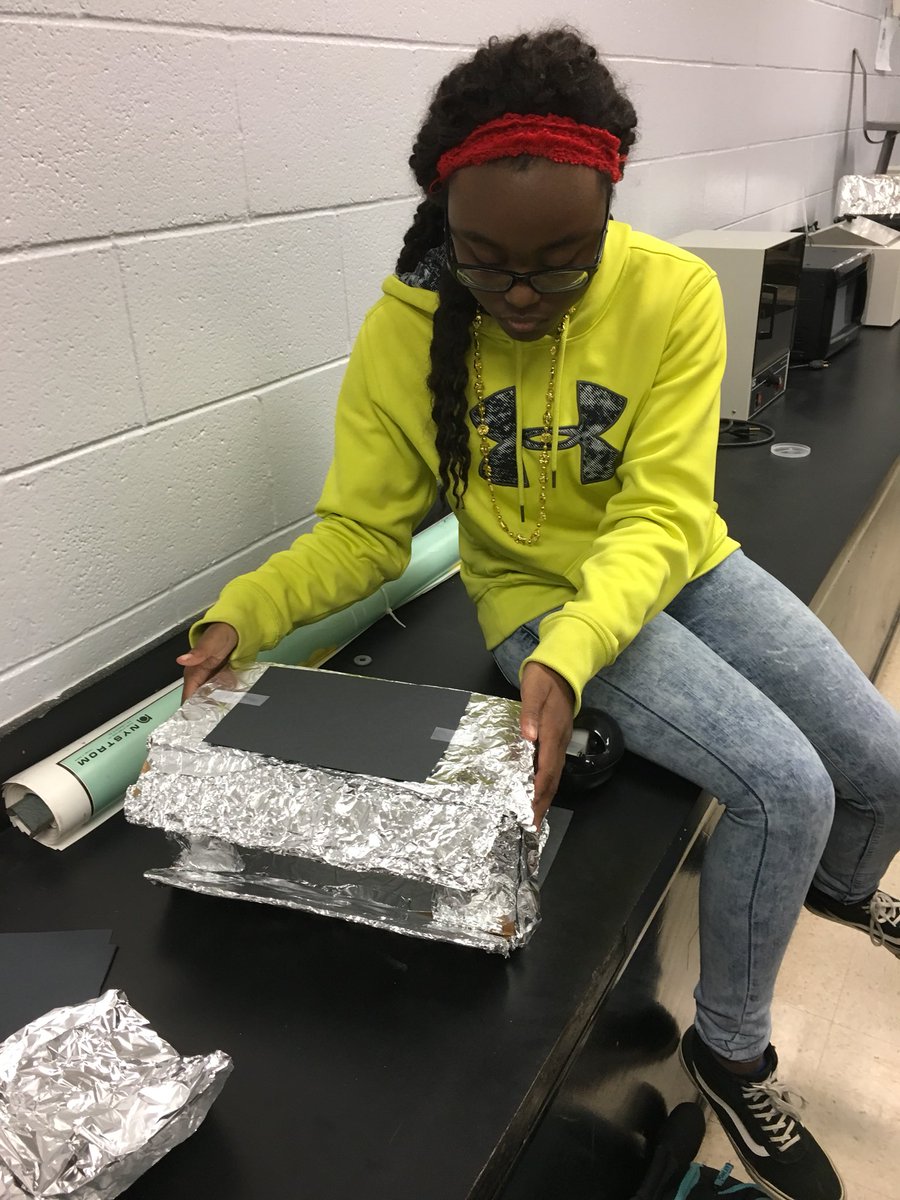 MPHSBioAPES's tweet photo. Student projects: designing, constructing, testing solar ovens! @abegtrup @MPHSThinkTank @RyanBJackson1 https://t.co/gRdfyyxiVw