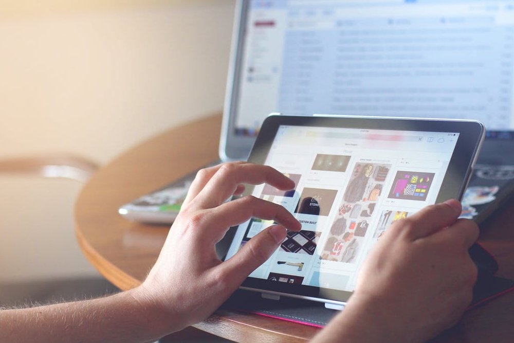 1stel's tweet photo. Is your business internet fast enough? Read our blog! https://t.co/XD7zm9ihkS #b2b #internet #businesstips https://t.co/PWXkOI7Zgd