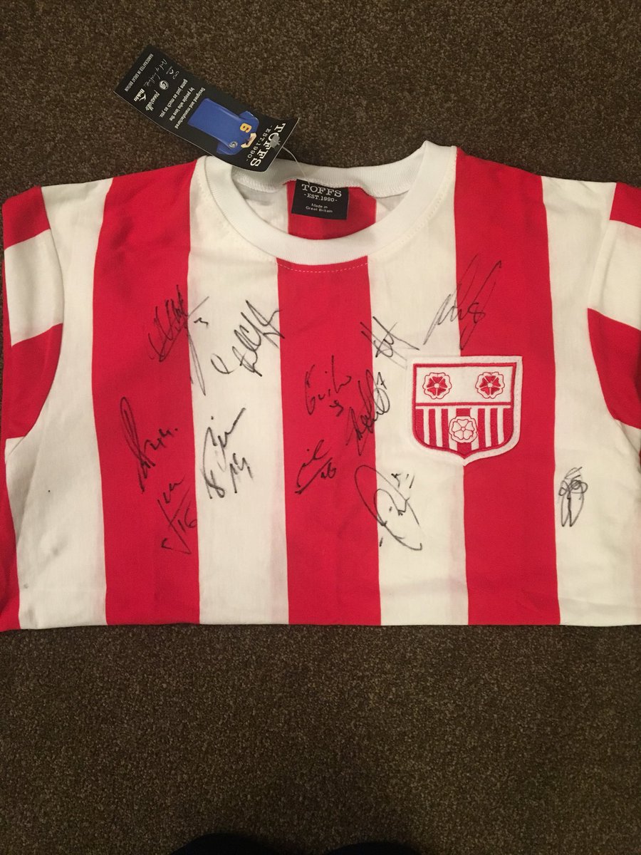 Another Prize sorted for the charity golf day @golfatweybrook!! Retro saints shirt signed buy the players from the game at the weekend. #saintsfc #southamptonfootball @smhbasingstoke #charity