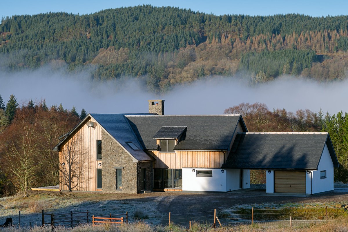 Twitter! Do you like Scotland? Do you like beautiful houses? Do you like total relaxation and joy? Then book a stay at beautiful Sobrachan, now available from April! (This is my boyfriend's new holiday rental home. I will be helping.) sykescottages.co.uk/cottage/Argyll…
