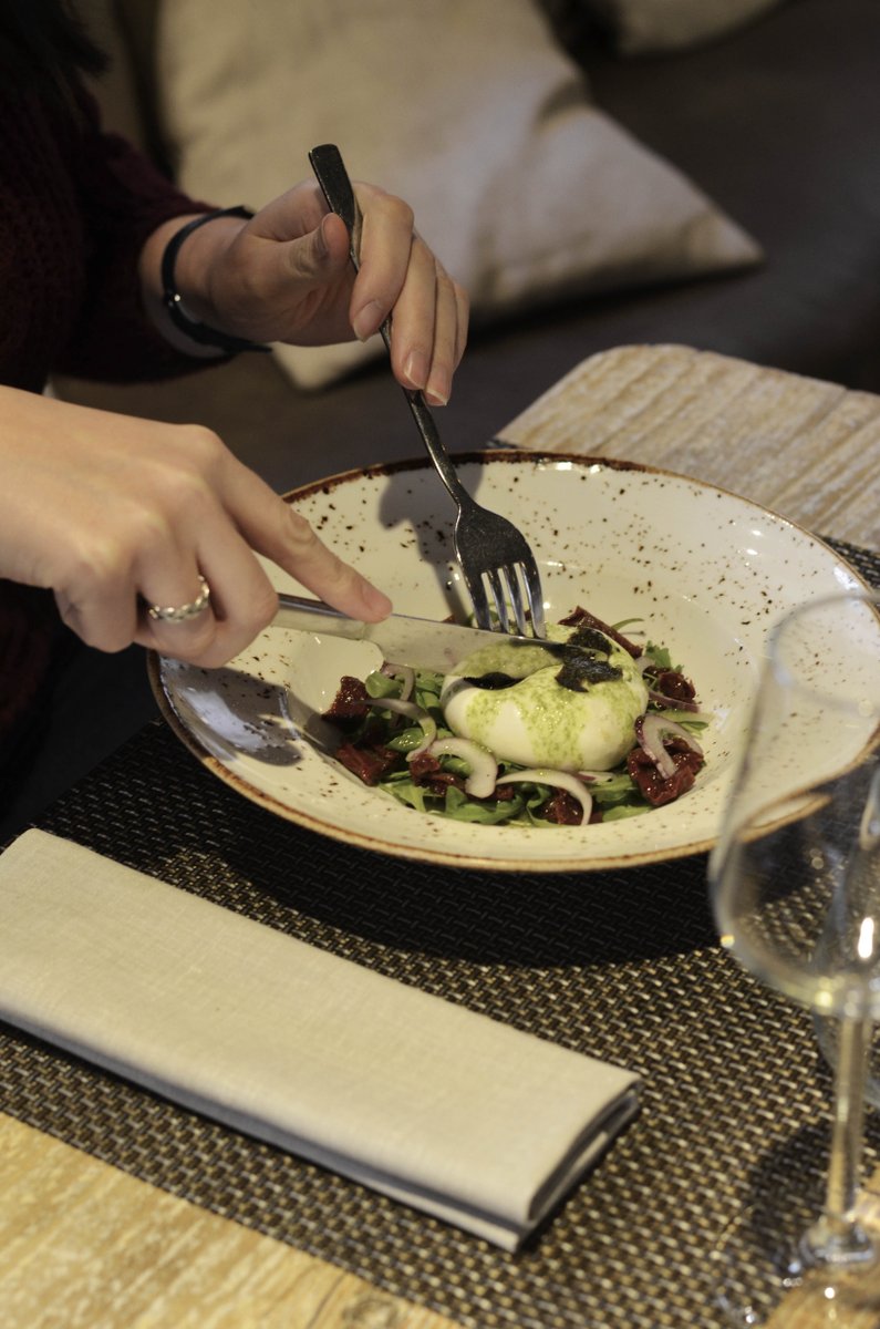 sextomadrid's tweet photo. Reserva ya tu mesa para celebrar San Valentín en #SextoMadrid. Recuerda que mañana invitamos nosotros al postre en todas las comidas y cenas de carta 😍 https://t.co/2i8Z1Rtfmy