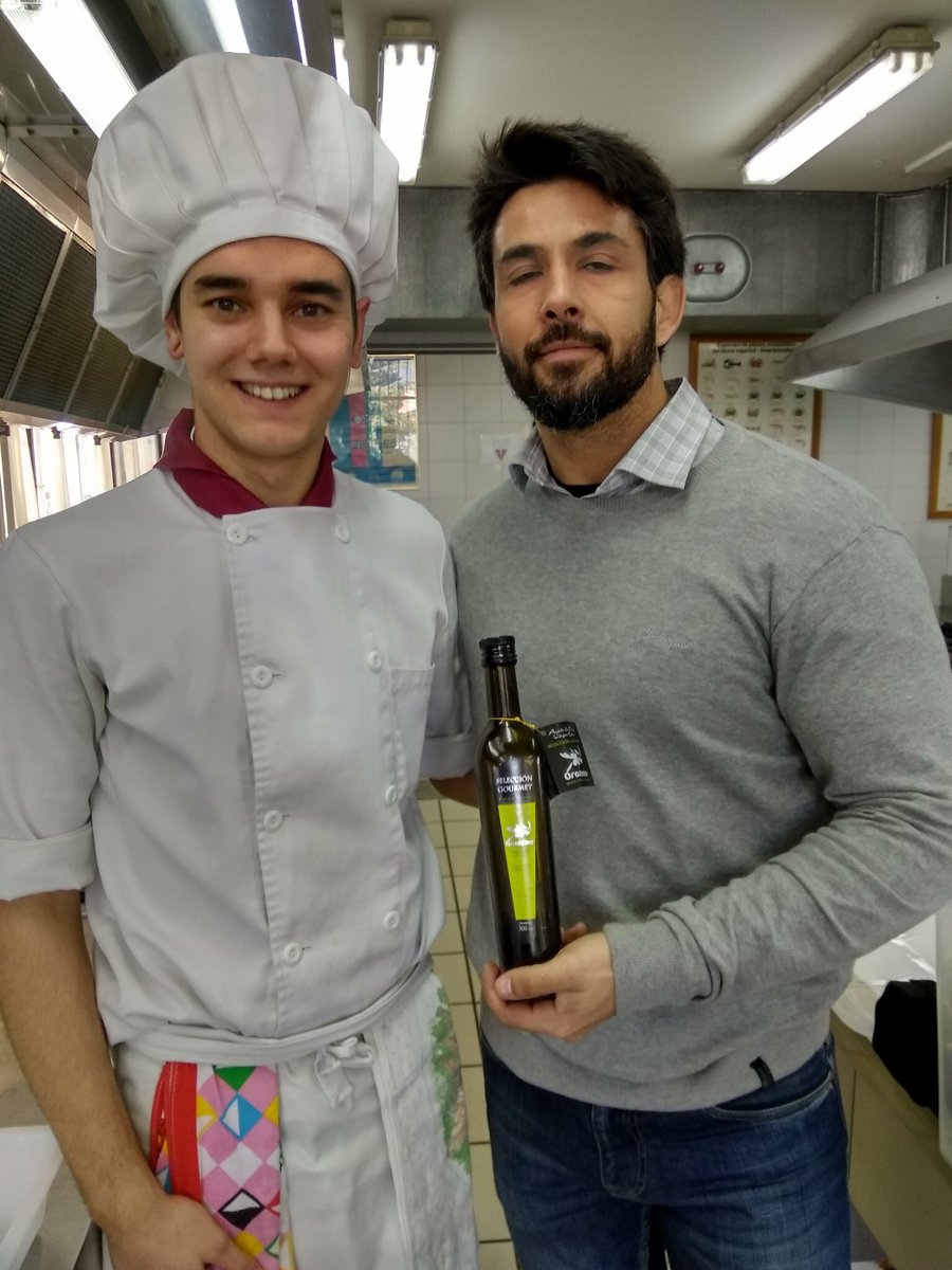 DOSierraMagina's tweet photo. Nuestros #aoves @Dominus_AOVE @CondeArgillo #Oleozumo y #Pintarre han participado en Concurso Escuelas Hostelería de Madrid, a través de @AytoManchaReal , apoyando a la cantera de nuestra cocina https://t.co/TC3aEdfTbt