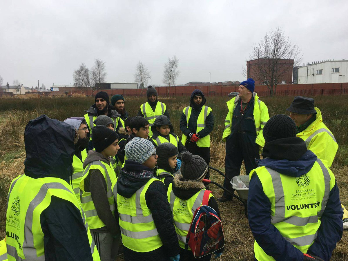 JameaMasjid's tweet photo. The Boys From Madrasah Taleemul Islam Had A Busy Day At The Weekend Planting 150 Trees At Bank Wood, Fishwick Nature Reserve. 🍃 🌳 

Well Done To Staff, Volunteers &amp; Children For Braving The Wet Weather To Take Part In This Worthwhile Cause. 💦 ☔

#grow #plant #trees https://t.co/DTBL5ao5sz