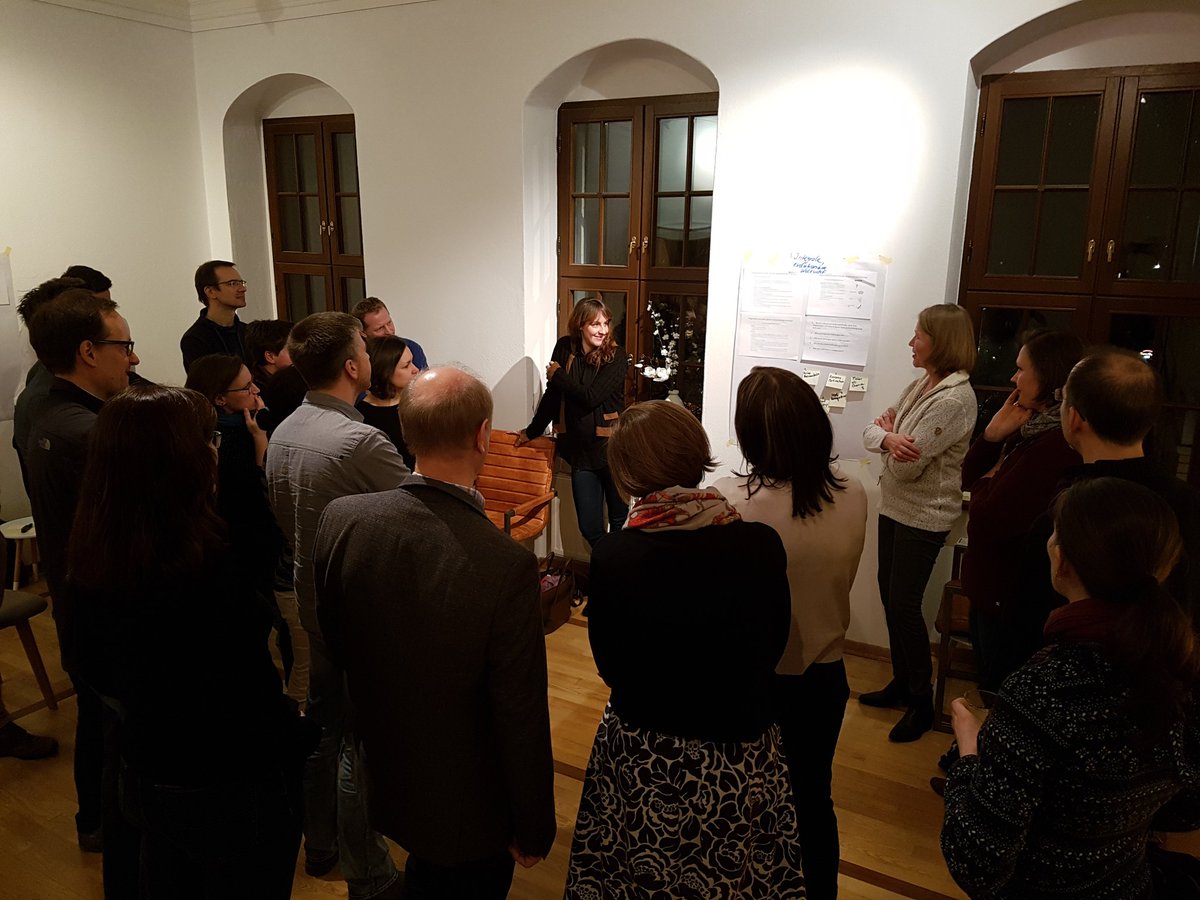 Paula_Lehmann's tweet photo. Heute mal wieder Treffen der @AgileSaxony in Dresden zum Thema "Wirksame #Führung im agilen Umfeld - Teil 2". Es geht um Kulturstufen und deren Entwicklung und Übergänge. Unglaublich spannende Runde.
#AgileSaxony #leadership Organisiert von @su_san_ki  und @juliane_kluge Top! https://t.co/L0PUdnhv4m