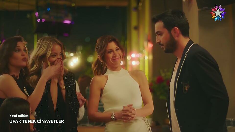 beklenenkral's tweet photo. Sanırım Oya-Pelin-Arzu sahnesinin en güzel noktası buydu. Had bilmeyen magandalara, özenle bildirilir... Ağzınıza sağlık hanımlar! #UfakTefekCinayetler #sarmaşıktaaşk https://t.co/Thr9enO0M1