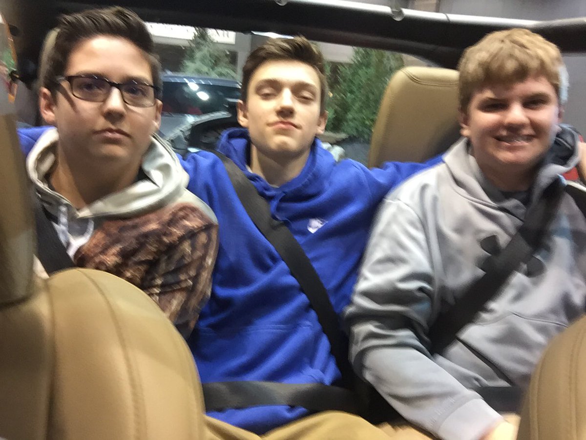 East_ISCs's tweet photo. Rubicon!! Removable doors, can handle water, and has stability over bumps #blurry #shotgun #parent/guardian #STCEautoshow @Tstraikerd303 https://t.co/gAaPWtHQHJ