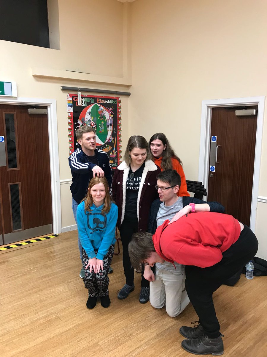 pobolycwm's tweet image. Beth sy'n mynd 'mlaen fan hyn te?

Caption this...

#pobolycwm @MessUpTheMess #Brynaman #gweithdy #drama #workshop @jameswilbraham_ @carwynglyn @DyfanRees @aledllyrthomas 🎭