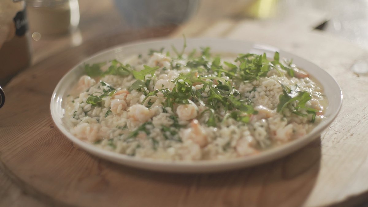 savemoneyfood's tweet photo. Luxury doesn't have to break the bank! Give that prawn risotto a go this week- and a fab sweet treat brownie! Stay tuned for @susannareid100 tips on getting the best value when you shop for meat #savemoneygoodfood https://t.co/cM0UyoMrVE
