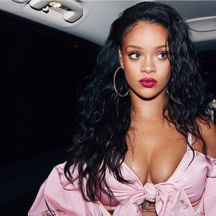 FENTYCORP's tweet photo. #Repost @fentybeauty:
Our Valentineโs Day inspiration ๐
1. Highlight: #MATCHSTIX in #CHILIMANGO, #BLONDE #KILLAWATT IN #GINGERBINGE/#MOSCOWMULE
2. Lip: Starlit Hyper-glitz lipstick in #GRAVITY and #COSMICGLOSS in #PLUTONICRELATIONSHIP
3. Eyes: #GALAXYPALETTE https://t.co/EPwa1r1oU8