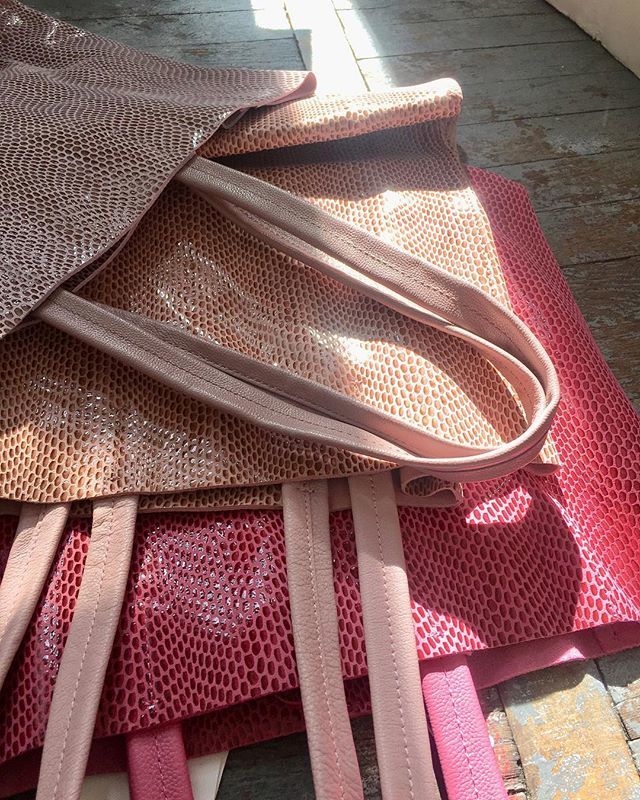 ShopSorial's tweet photo. It’s already Valentine’s Day over here 👛💗👛 #bts #springcollection https://t.co/F0NMuKO10H https://t.co/cPeb5eEwdd