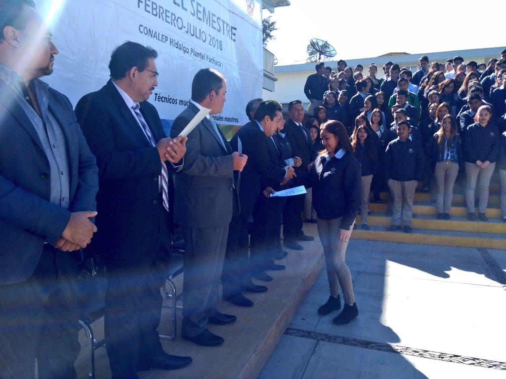 MarcoFlores_Inn's tweet image. Fué un orgullo para mí, estar el día de hoy, cómo representante de la @SEPHidalgo en el inicio de semestre del @hidalgoconalep1 
Enhorabuena y mis felicitaciones por el gran trabajo a favor de los estudiantes