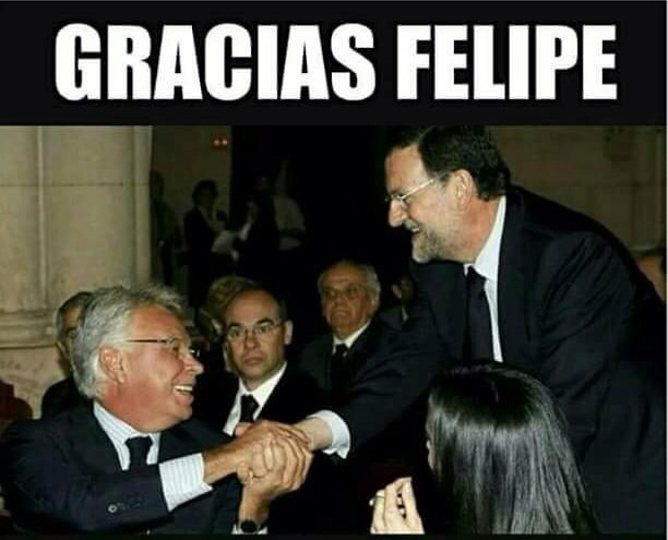 karlitosway41's tweet photo. Rajoy dando las gracias por las declaraciones de Felipe González, por decir que la corrupción política es un "descuido". 
#LaOposiciónEsPodemos https://t.co/ss8zgZXynC