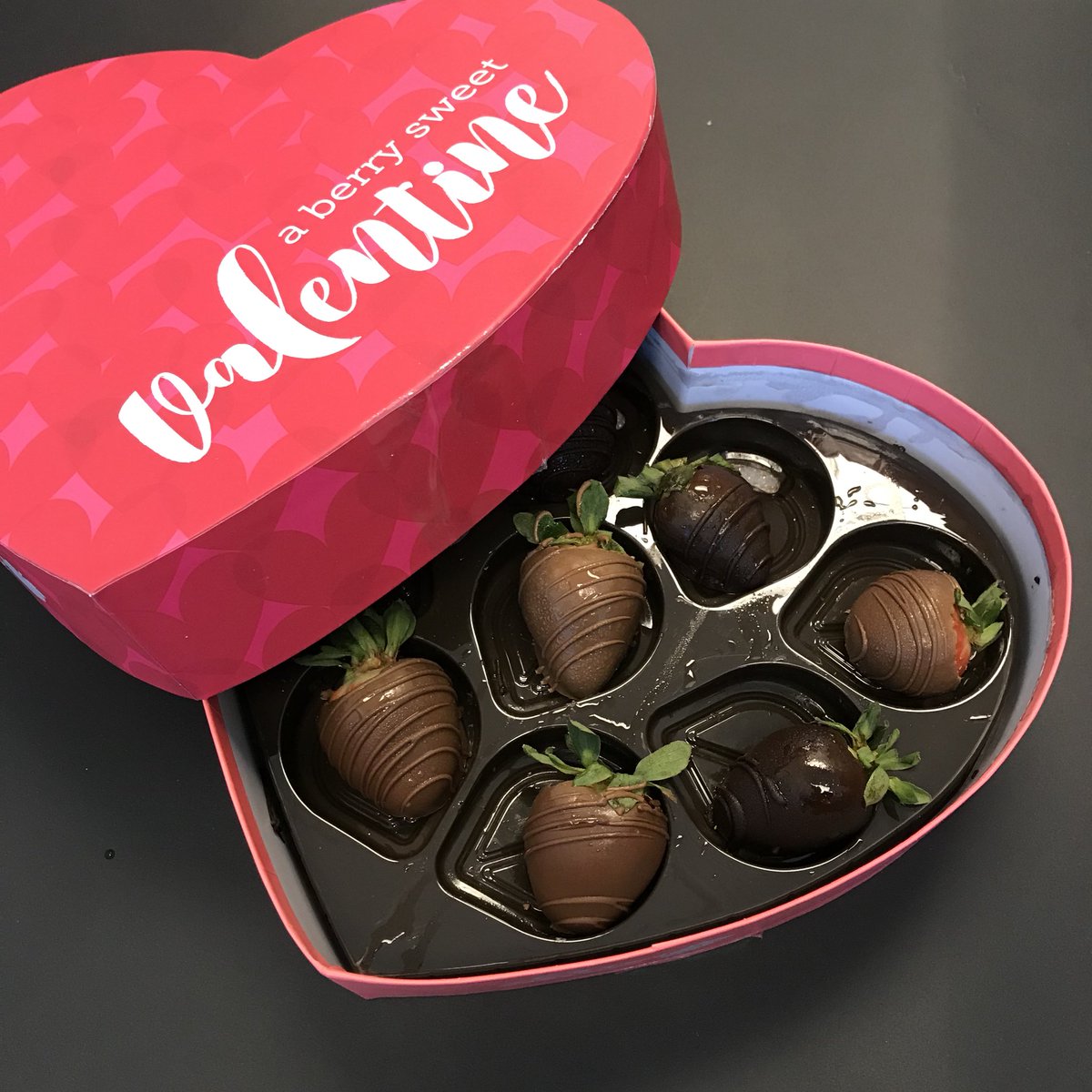 KyRoBiz's tweet photo. This made my day! Thank you @SBorghoff of #MartinHarrisConstruction. I’m looking forward to doing business with you, too. I shared this surprise with the office and everyone loved it. ❤️ https://t.co/xbMp5QnRnt