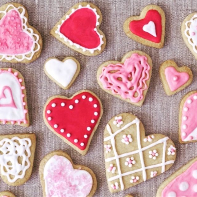 Cookies for everyone! (Well maybe for everyone over one ❤️👦👧). #valentinesday #babiesfirstvalentinesday #heartcookies ift.tt/2ss8es5