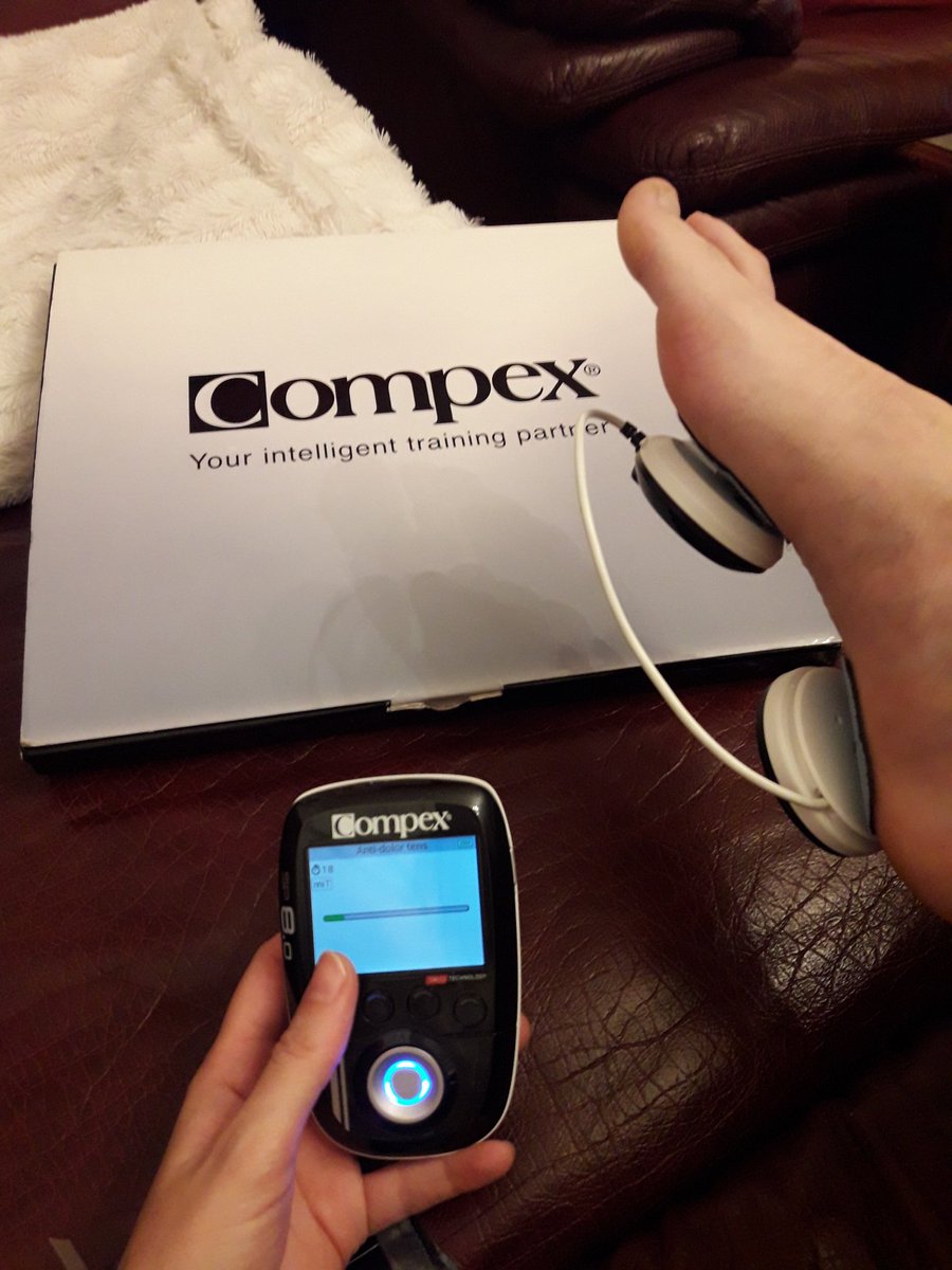 PBERODIA's tweet photo. Hoy el pie me ha pedido relax, y yo muy obediente, lo he mimado mucho mucho. Cómo? Por supuesto con mi @Compex_ES combinando los programas Tens y Capilarización. Mañana vuelta a la carga 💪💪 https://t.co/ktBfsxInkh