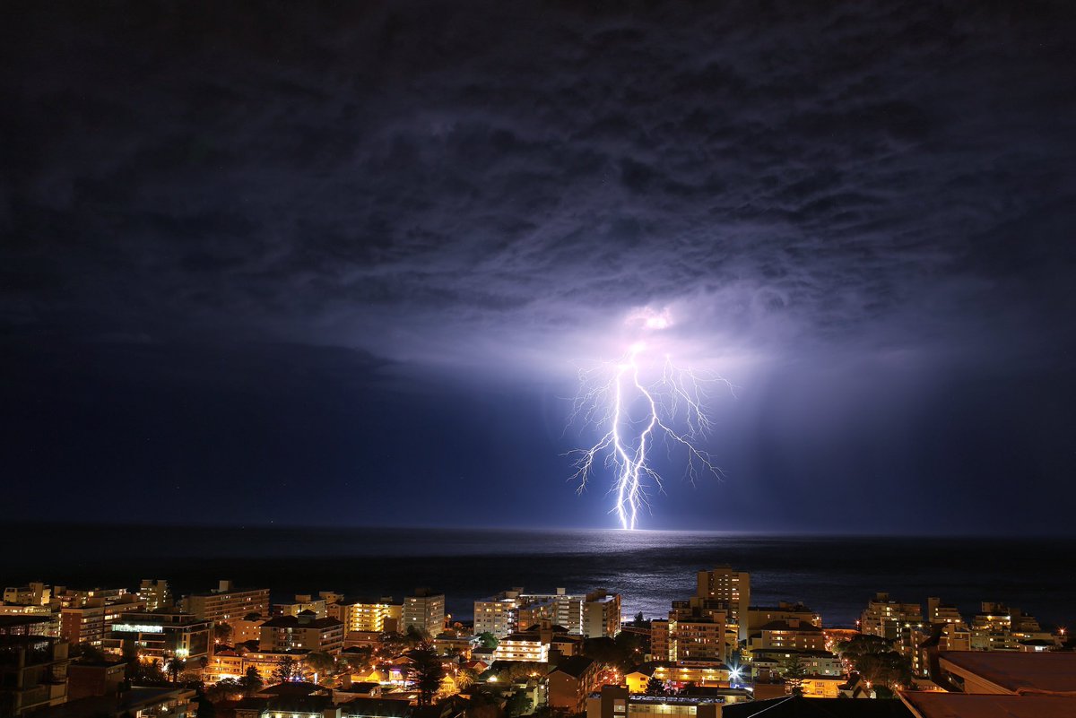 amien's tweet photo. We don’t usually have lightning, but when we do, it’s incredible. #lightning #thunder #rain #capetown #southafrica #lovecapetown #capetownmag https://t.co/hUyzKrMke1