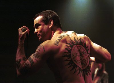 olemans's tweet photo. Dear world, more Rollins in the monitor please! Happy bday Hank! #henryrollins #121361 #blackflag #rollinsband #stateofalert #partanimalpartmachine #searchanddestroy https://t.co/7MOFuleiSI