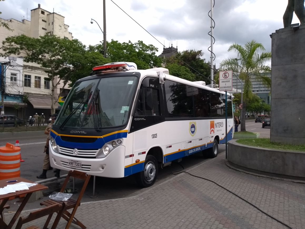 Tudo pronto para o desfile na Rua da Conceição! A Guarda Civil Municipal já está presente!