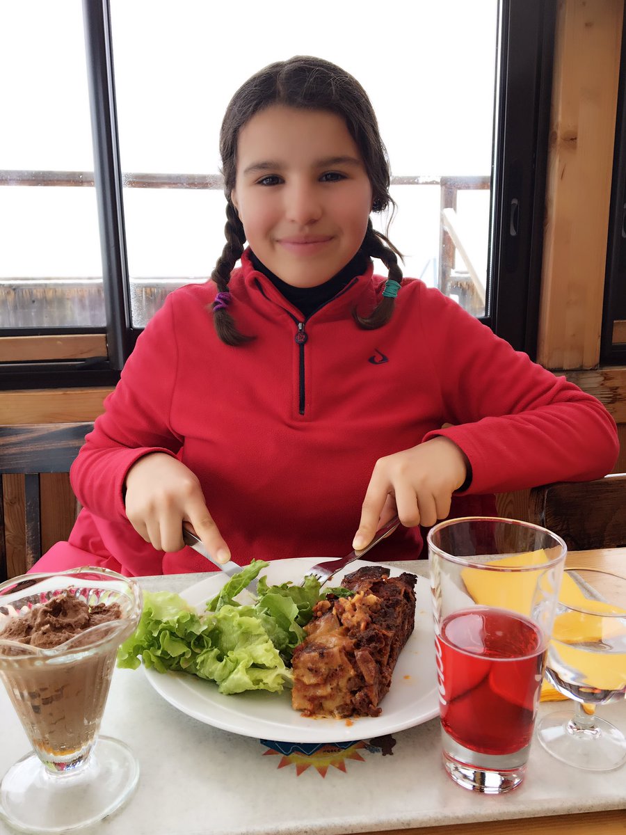 JessicaLichy's tweet photo. @LambertNiko1 - The ONLY place to be in Les Sybelles ... good food, great staff &amp; best place for photos! #lescarlines https://t.co/VMszSbA6iM