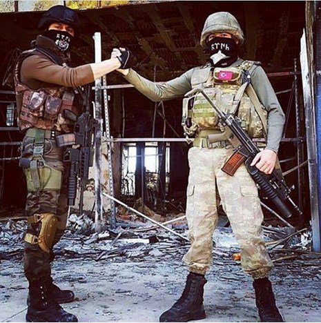 Terörle mücadelede meskûn mahal tecrübesi olan #JÖH ve #PÖH birliklerimiz ile #SAT ve #SAS timlerimizin #ZeytinDaliHarekati nin 2. aşaması olan meskun mahal operasyonları için #Afrin e intikali başladı. DualarımızŞanlı TürkAskerine #VatanNAMUSTUR Allah yardımcınız olsun...