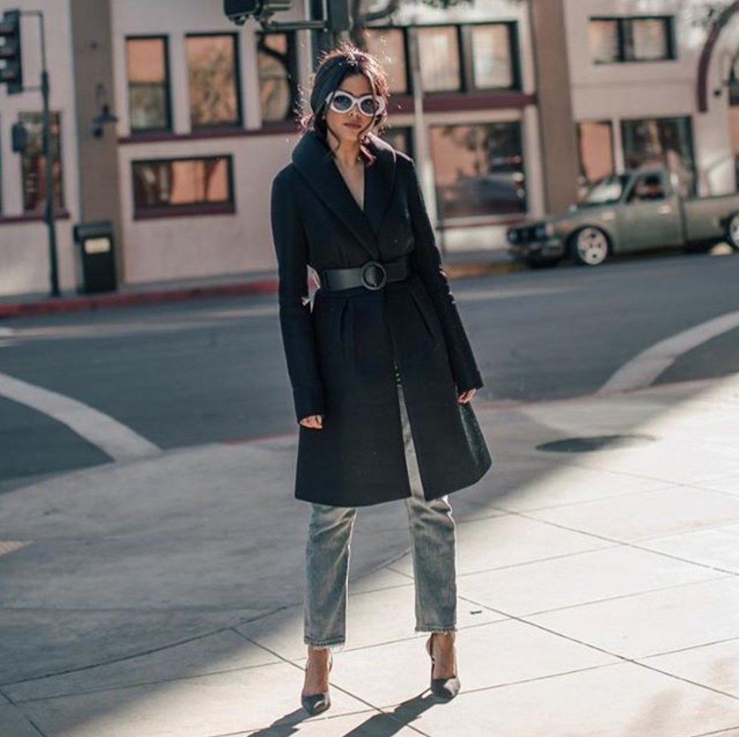 shopevalongoria's tweet photo. The beautiful @walkinwondrland in the #EvaLongoriaCollection flare coat is pure eye candy 👀 Tap the link below to shop 👇🏼

https://t.co/L1G2XhTvN8 https://t.co/Dohucwff1t