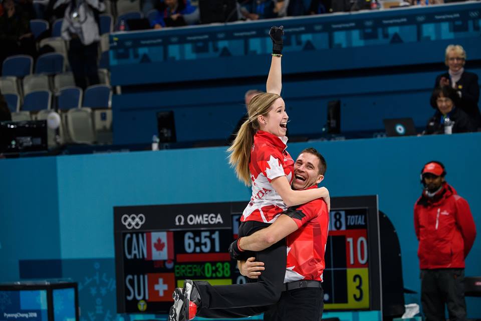 Equipe_Canada's tweet photo. Voici une compilation des meilleures photos de nos athlètes en action pendant le Jour 4 des Jeux de #PyeongChang2018 ! ⛸️🏒🥌🏂 Pour encore plus d'images 👉 https://t.co/gSWCjwH3iq. https://t.co/m75g00PPeQ