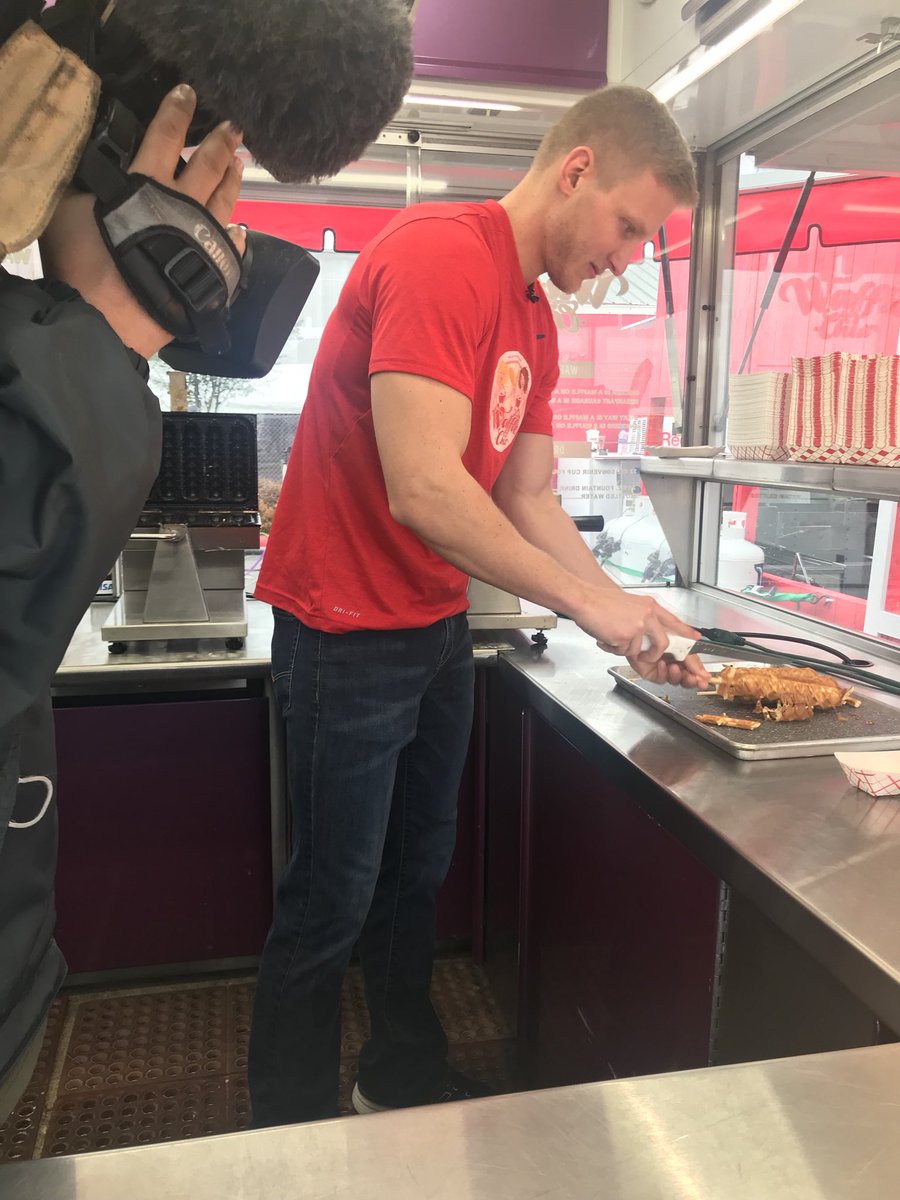 MHurstMedia1's tweet photo. #NeighborhoodEats went in search of new food at the @SanAntonioRodeo! Feast your eyes on the finds then watch my taste test on @KENS5 at 4 pm. #kens5eyewitness #kens5eats #RodeoEdition https://t.co/slyCHLBaEA
