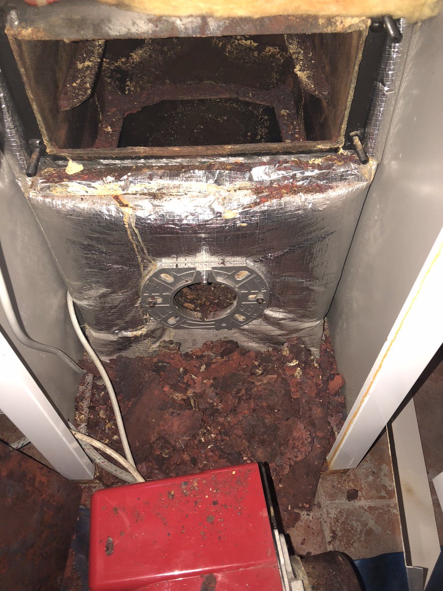PlumbingDf's tweet photo. Warmflow regular oil boiler.
Attended this last week not service for over 5 years!! 
Baffles collapsed! 
Look after your boiler!!! @warmflowuk @OFTEC https://t.co/OXOzYFZ8Xd