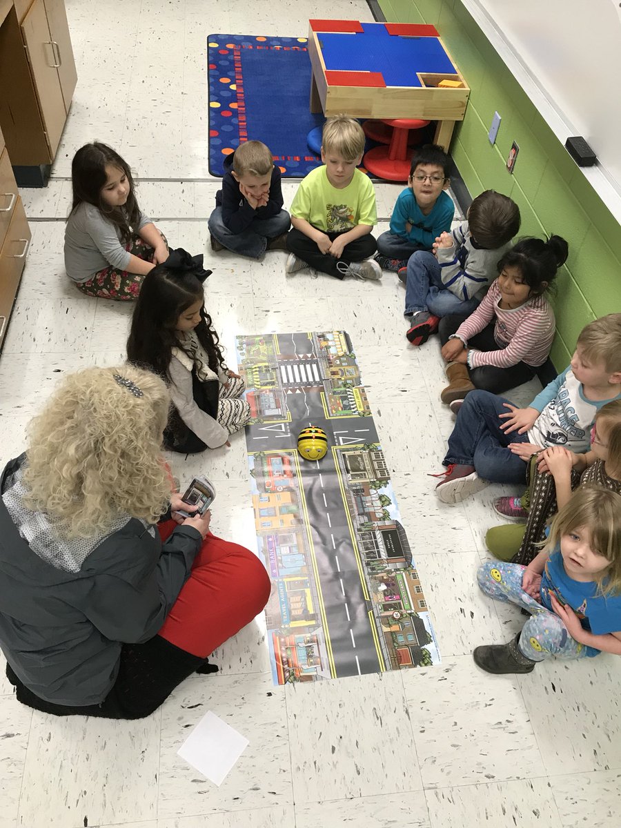 MurrayPreK's tweet photo. Students in Mrs. Jackson’s class enjoyed learning how to use the Bee-Bot robots in the STEM Lab. #murraycoprek #murrayproud #classof2031 https://t.co/mxnvUt8gcw