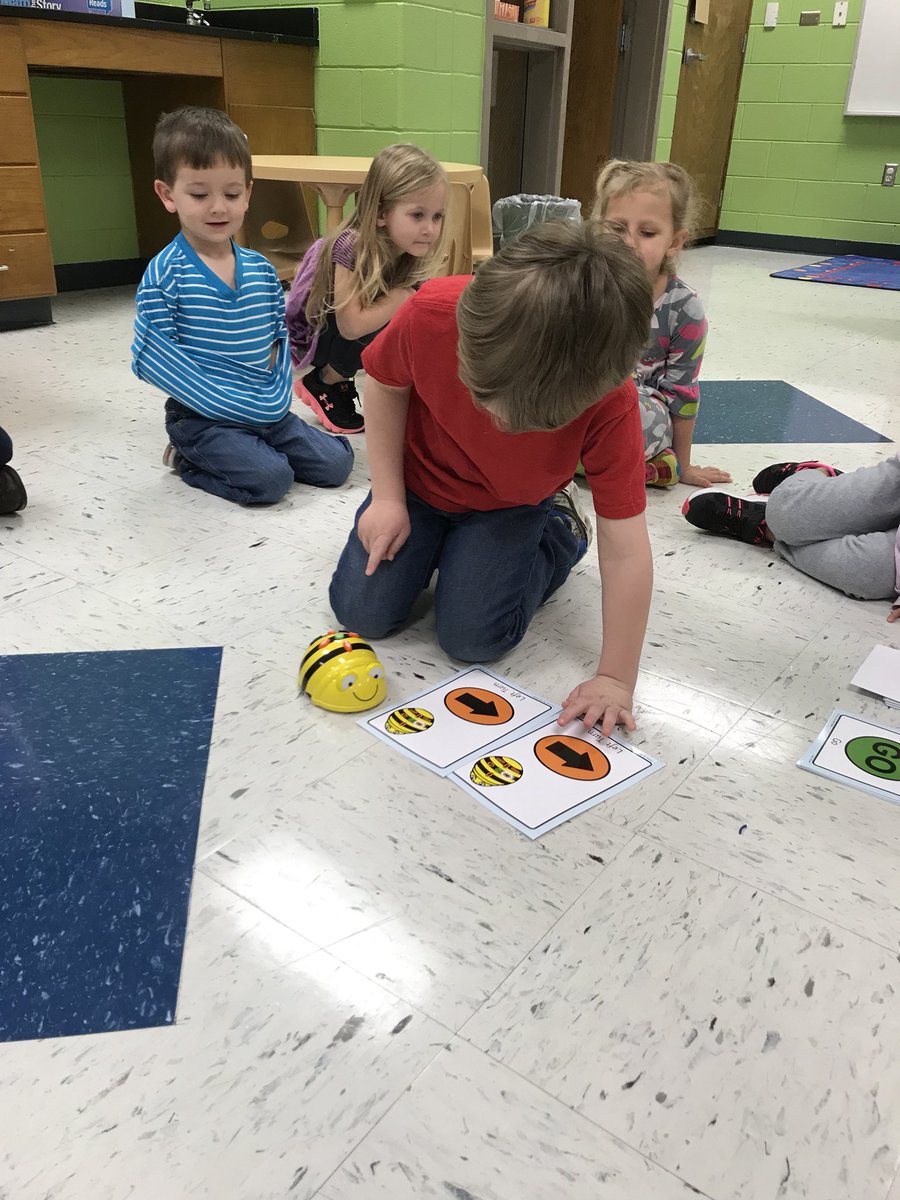 MurrayPreK's tweet photo. Students in Mrs. Jackson’s class enjoyed learning how to use the Bee-Bot robots in the STEM Lab. #murraycoprek #murrayproud #classof2031 https://t.co/mxnvUt8gcw