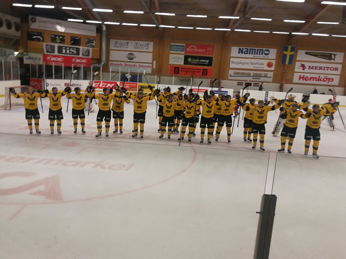 VIKSupport's tweet photo. Nu stänger vi ner swishinsamlingen och totalt inbringade den 110 299kr till @vikhockey. Det finns inga ord för hur underbara ni som bidragit är! Nu hoppas vi att det här mynnar ut i något riktigt bra &amp; att vi får en bra vår framöver! Tack för alla bidrag! #VIKHOCKEY #VIKSUPPORT https://t.co/o8Jj1J3QNX