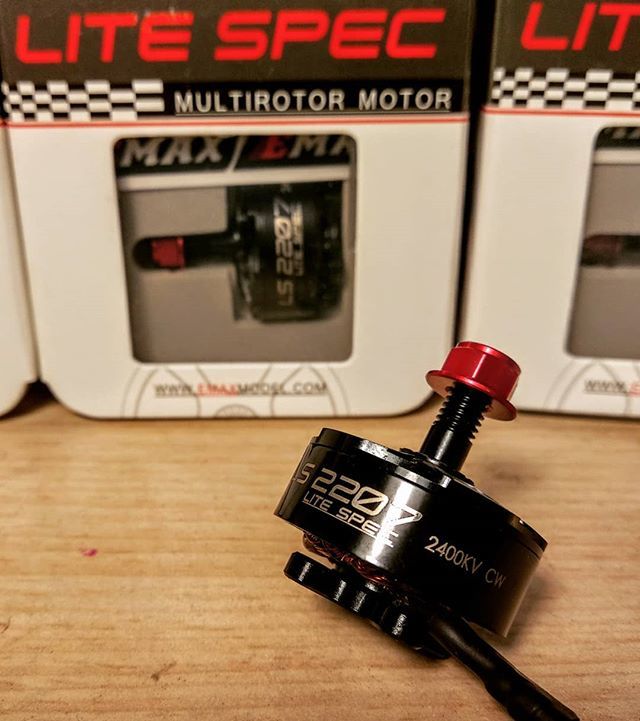 GregUndercover's tweet photo. Happy birthday to me! 😍😍 Thanks @fpvracingspot!! #drones #dronestagram #fpv #fpvlife #fpvaddiction #fpvracing #quaddiction #multirotor #emax #ls2207 #fpvracingspot #breakingdrones #droneracing #freestyle #fpvfreestyle https://t.co/27eBISzFgz https://t.co/wV9c4GMnJG
