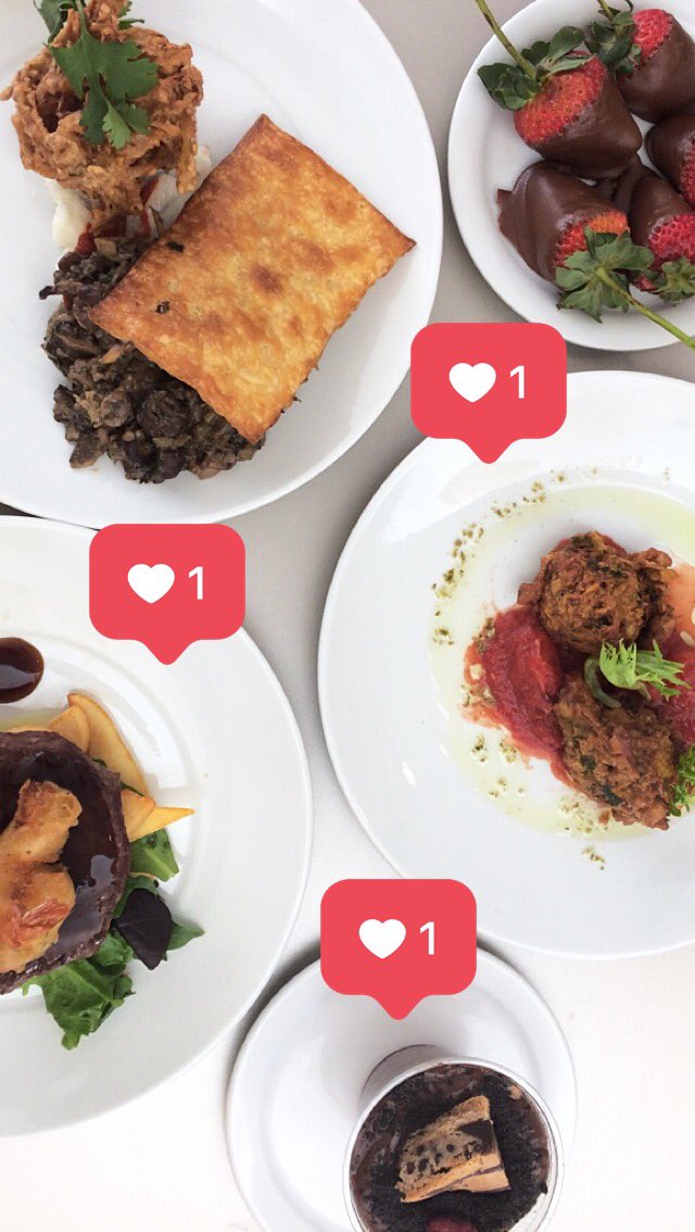 Do you follow us on Instagram? Stay up to date on specials and enjoy our plates that will make you 🤤! Find us at maceats_foodie 😘