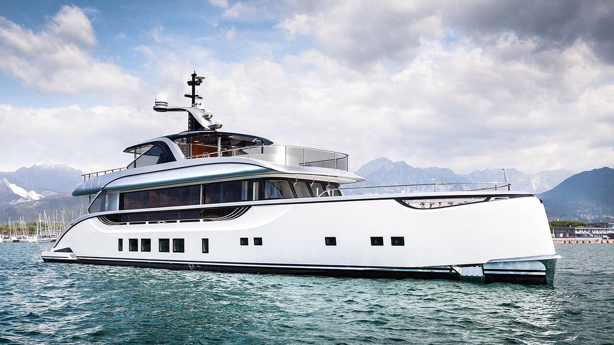 This multi-award-winning yacht Jetsetter (38.6m, Dynamiq, 2016) has been designed in Monaco, engineered in Holland and constructed in Italy at the NCA shipyard. The yacht's interior has been designed by Bannenberg &amp; Rowell.
Photo by <a href="/DynamiqYachts/">Dynamiq</a> .
#Repost <a href="/yachtharbour/">Yacht Harbour</a>