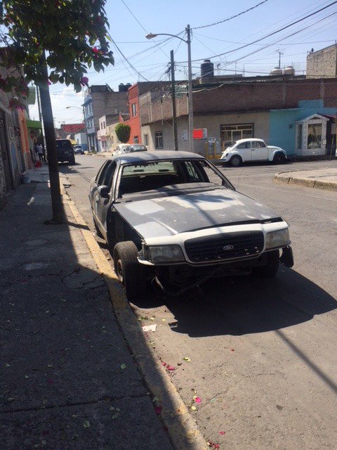 NezaSinCaciques's tweet photo. Estos vehiculos abandonados estan en calle Valsequillo esquina con Allende col. Juárez Pantitlán, desde el inicio de su administración @prd_neza pueden pasar a retirarlos? o solo son mas mentiras de Juan Hugo? @GobNeza @AztecaNoticias @PoderAG_Neza @nezadenuncia https://t.co/OHxYumWzrE