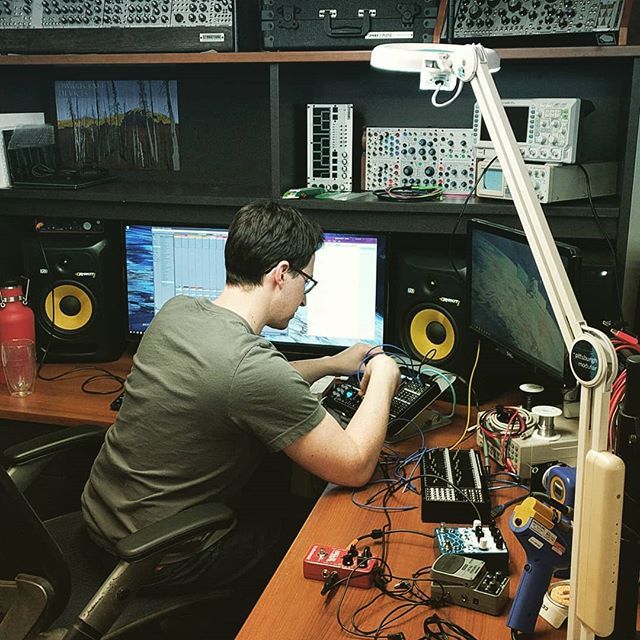 pghmodular's tweet image. Perry gets some lab time with the #microvolt #analog #modular #synthesizer ift.tt/2o2epyL