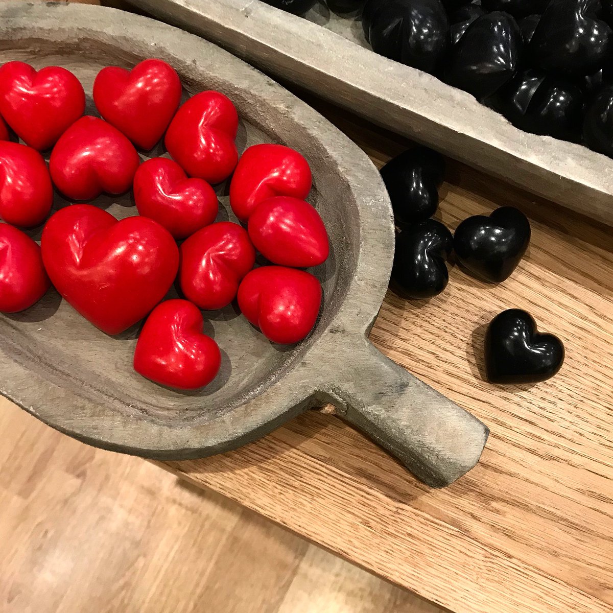 bagelandgriff's tweet photo. Love in a bowl ❤️🖤
#soapstone #handmade #kenya #lovetoken #valentine https://t.co/htDhxe0Kxs