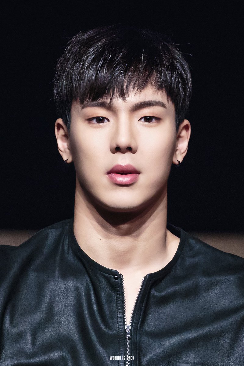 Teamo_Monstax's tweet photo. Porque me haces esto no ves que se van a enamorar de vos , como yo arrhe no puedo con su belleza 
#MXMB친해자
#MONVALENTINE https://t.co/vafaWP1ReM