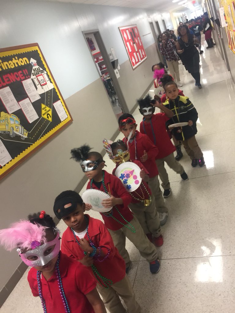 tasha_reads's tweet photo. .....and then this happened! Itβs Mardi Grasπππ. #Pre-KParade #TheyAreSoCute #ThanksForTheEnergyBoost #QuickBrainBreak @choicehisd @GLECPVA https://t.co/Es2Wdg6i1v