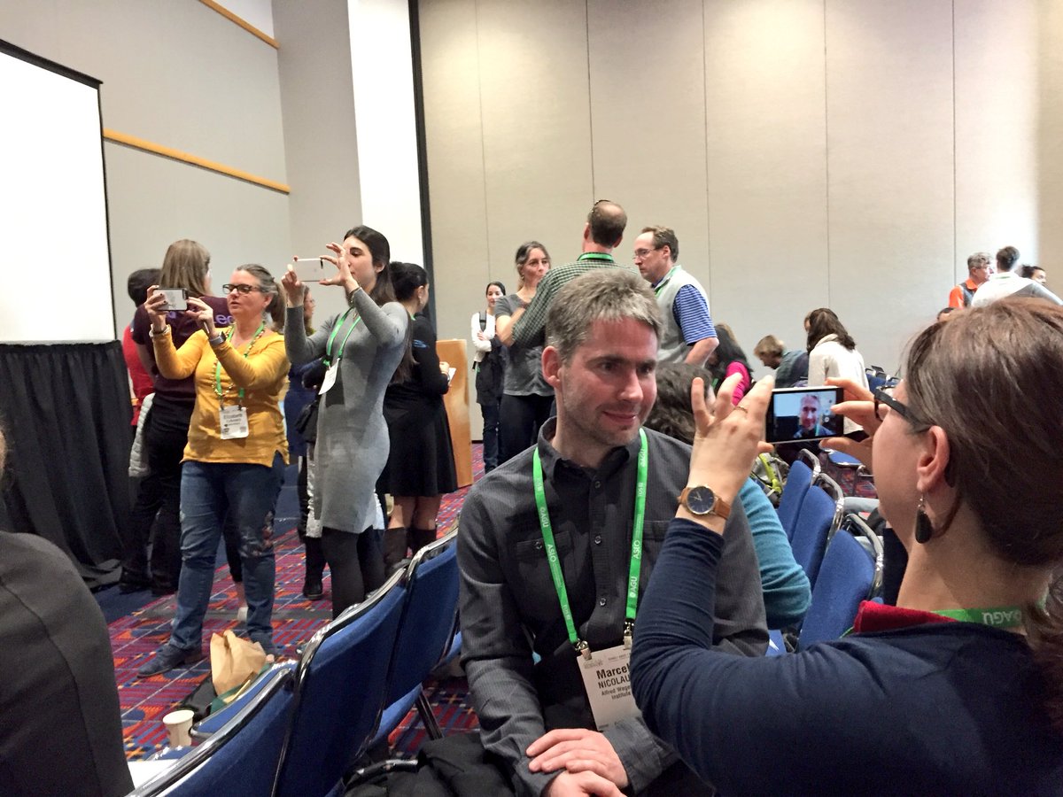 tossey's tweet photo. This is SO awesome to see. There didn’t used to be so much interest in this topic at conferences ... but today’s ‘Art of #Science #Storytelling’ #OSM18 workshop was overflowing &amp; had great energy 😃 #scicomm https://t.co/D3tBTl0qfn