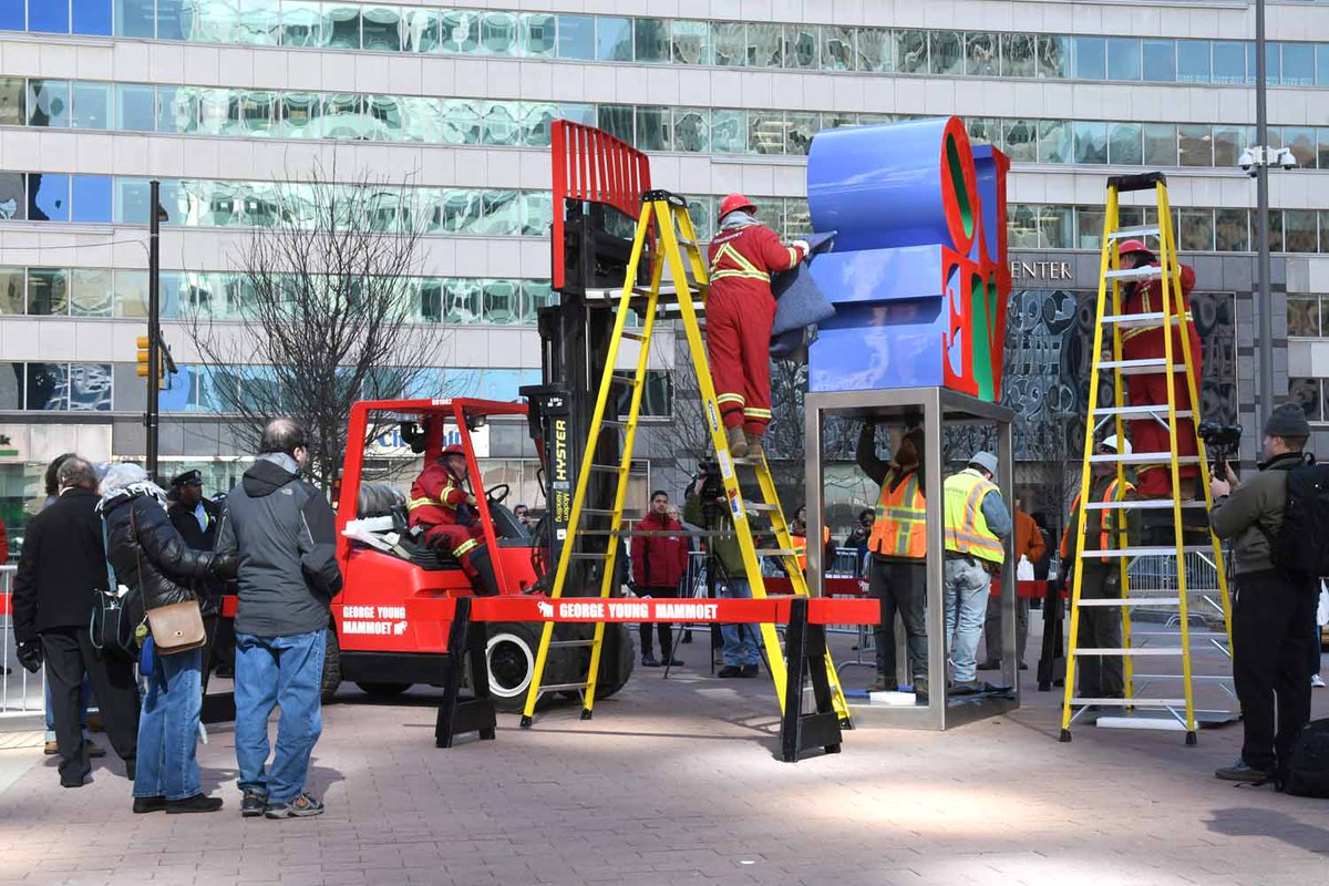 PhillyCityRep's tweet image. Philadelphia is known as the "City of Brotherly Love and Sisterly Affection." Today, we got our groove back. (Full set ➡ bit.ly/2CjRov7) #LOVEontheMove