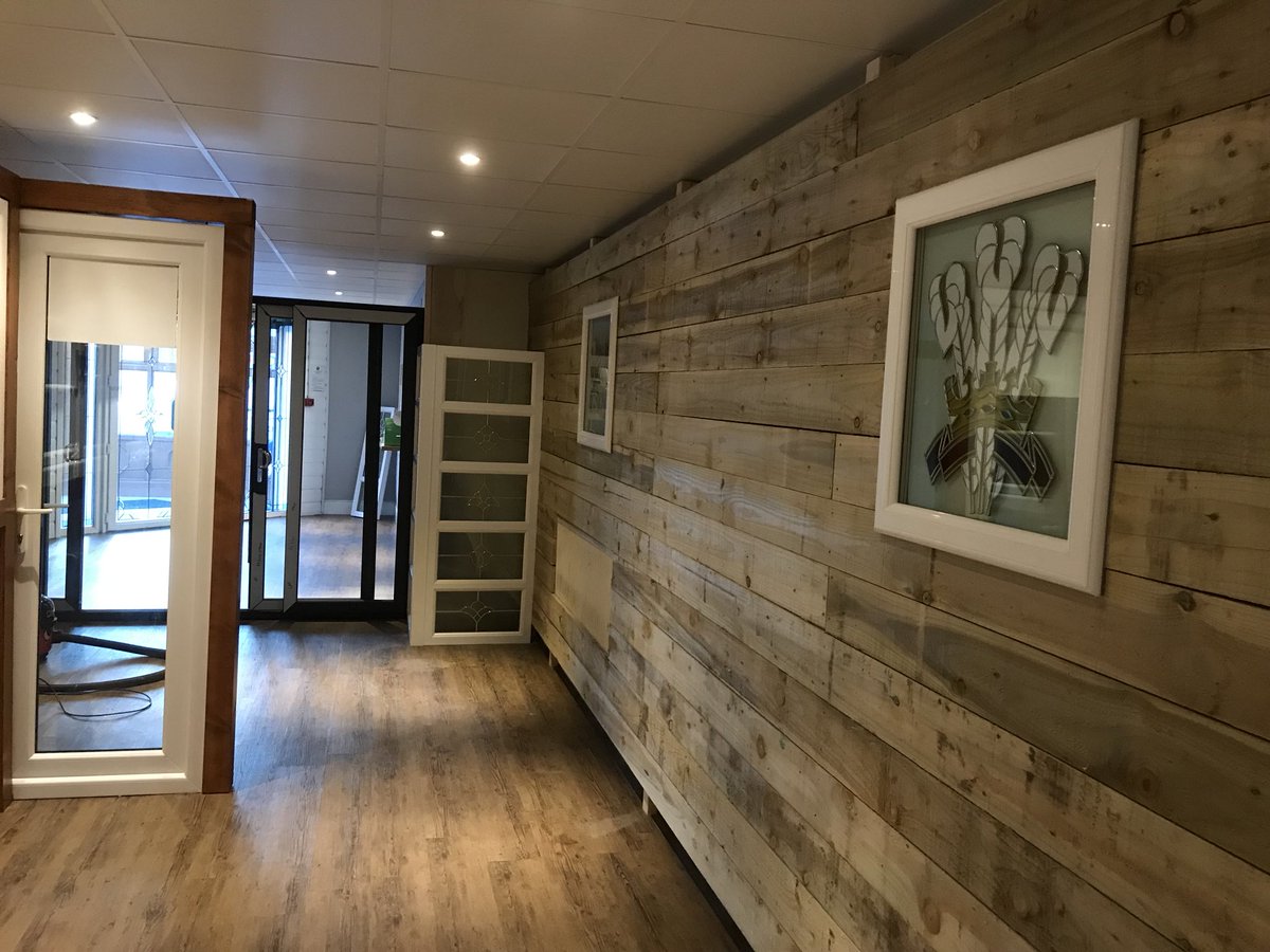 ultraglaze's tweet photo. New show room comeing together https://t.co/MFud99GIhC
