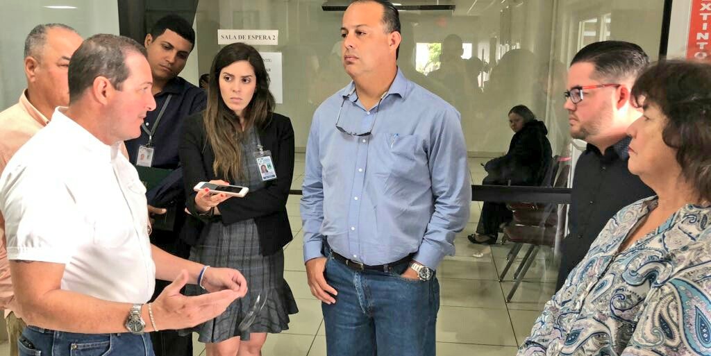 vtorres2016's tweet photo. Hoy en vista ocular junto con mi amigo @juanoscar2016 y la Comisión de Salud en el CDT de Guayanilla. Gracias por atender la preocupación de la salud de mi Distrito23 #RC57 #ParaMiGenteLoMejor #TuRepresentante #YoCreoEnÈl #Víctor2020 https://t.co/OJ42uJp8hM