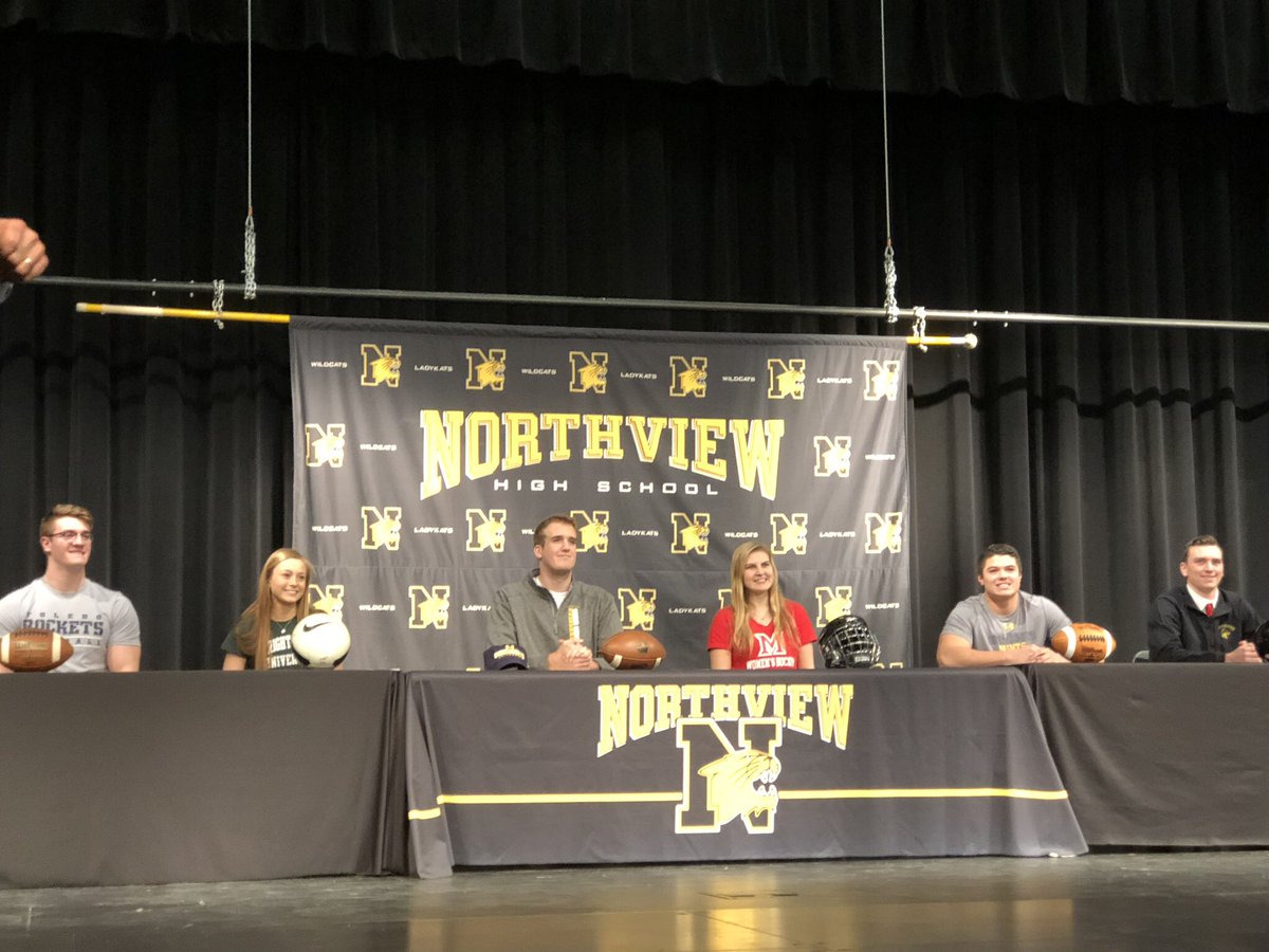 zach_harig's tweet photo. Congratulations to the six signees from @NviewAthletics today! @BCSNsports 🏈🏒🏐🏀📝 https://t.co/OMfN7p2aOT