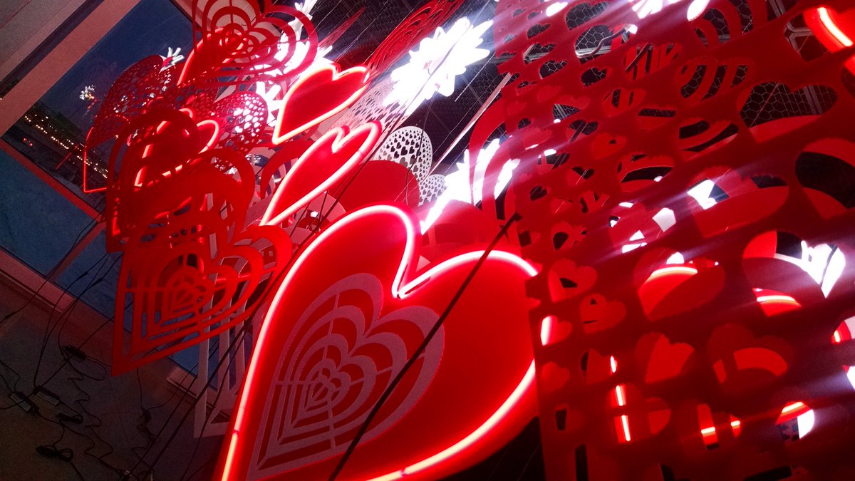 MontrealNeon's tweet photo. Our window of love.
Voici notre vitrine célébrant l’amour. ❤️❤️❤️
#ValentinesDay #Signindustry #signmanufacturers https://t.co/CvgqQoVXER