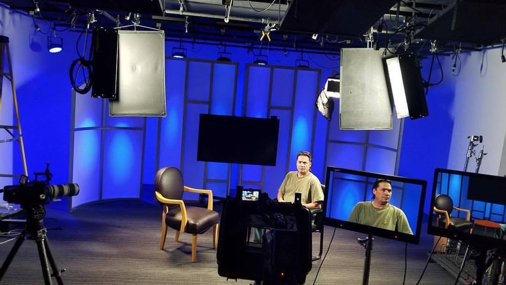 SVF_LTD's tweet image. Prepping studio for 2-day shoot #studioshoot #chauvetlighting #sonyfs700 #sonyfs7 #cametv #lightgrid #tvshow