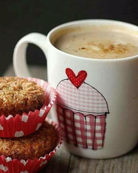 MarriiSuar's tweet photo. Yo, merendando y viendo #ResumenDeVerano cn @santizeyen @karivitorino @maurocalvagna por la pantalla de @canal26noticias ☕🍩❣ https://t.co/sUnzwgKnJI