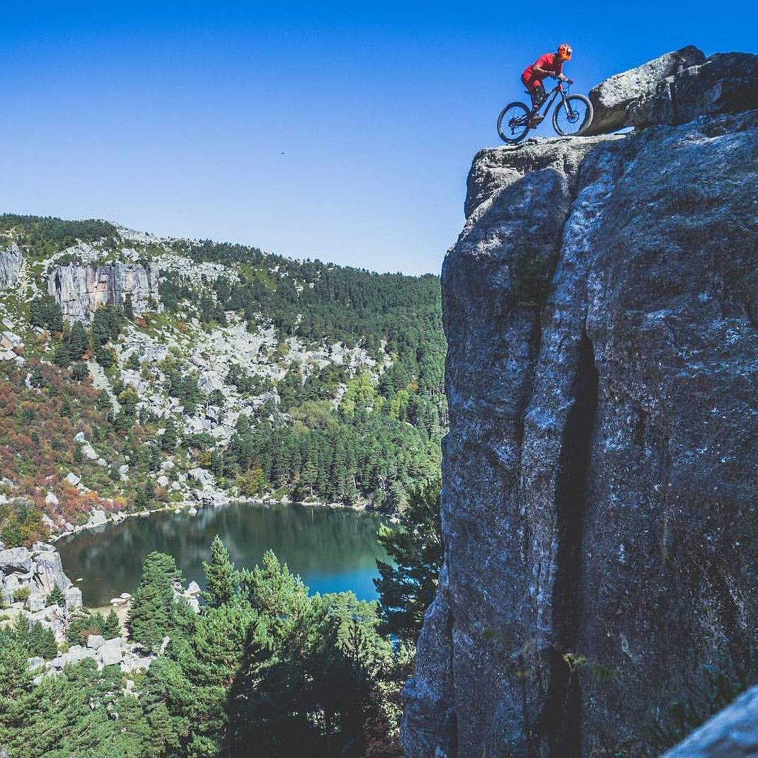Soriaestademoda's tweet photo. ¡Vértigo!¡Así puedes sentirte como
@david_cachon en la #lagunanegra!  #sorianitelaimaginas #soria  #cylesvida #cyl #estaes_soria #soriaestademoda #cylesvida #castillayleon https://t.co/3Sj0hGHU36