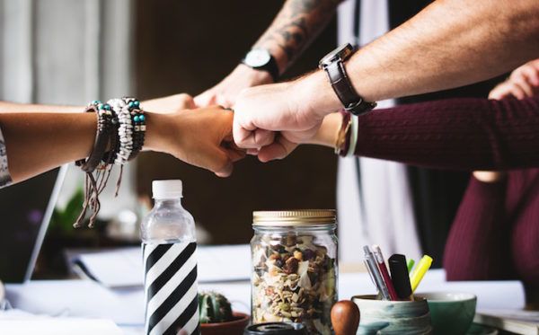 WebmarketingCOM's tweet photo. 4 manières de se lancer dans le marketing d’influence à moindre coût https://t.co/sGKGBErDV6 https://t.co/b0hXUXRk5u